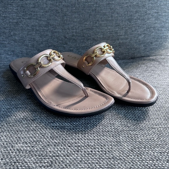 NWOT Unisa Tan Sandals with Gold Chain - Picture 1 of 7